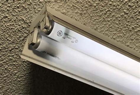 How can I tell whether a fluorescent tube has failed, or an .